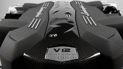 Lamborghini chystá hybrid. Atmosférickú V12 chce však zachovať!
