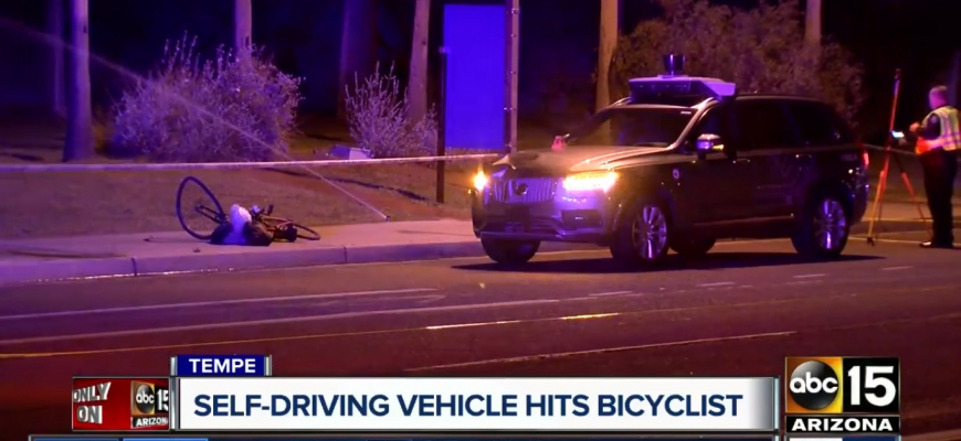 Cyklistku zrazilo autonómne auto Uberu! Umrela...