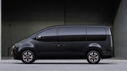 HYUNDAI NASTOĽUJE STARÉ PORIADKY. UKÁZAL NOVÉ MPV HYUNDAI STARIA