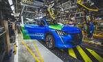 Koľko ľudí odíde z trnavskej automobilky kvôli výrobe elektroáut? Iná odpoveď, ako čakali odbory