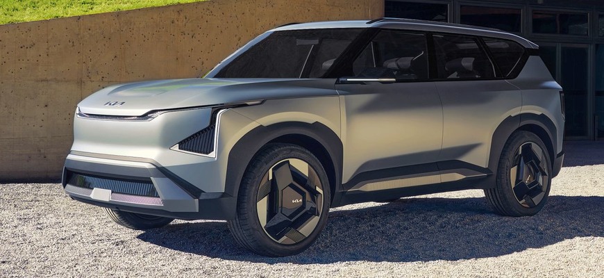 Veľké SUV EV9 dostalo menšieho súrodenca. Kórejský koncern predstavil koncept Kia EV5