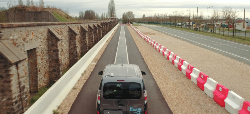 Renault plánuje nabíjanie auta počas jazdy