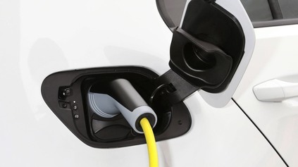 Prichádza nová daň za elektromobily. Nahradí výpadky spotrebnej dane za benzín