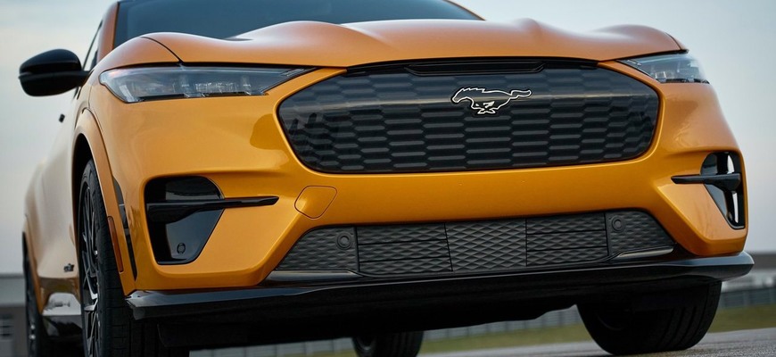 Ford a Volvo podporujú zákaz spaľovacích motorov od roku 2035. Vyzývajú EÚ k jeho schváleniu