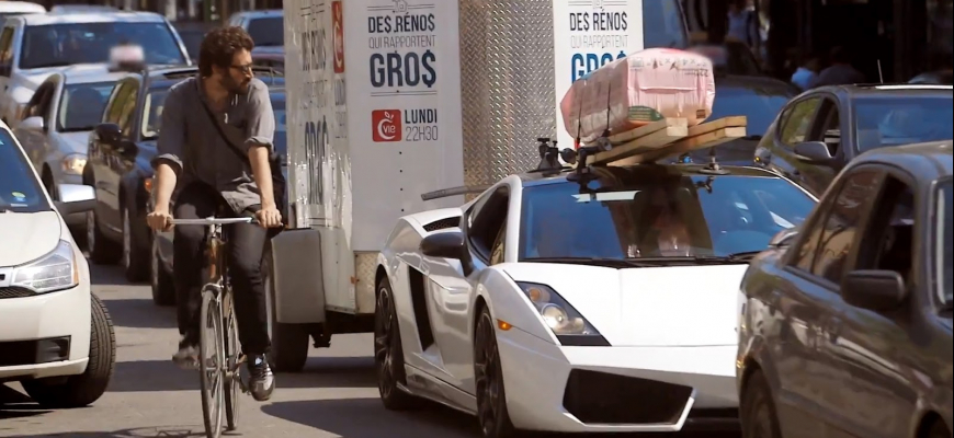 Vaše Lamborghini Gallardo už nepúta pozornosť? Pripojte zaňho vozík!