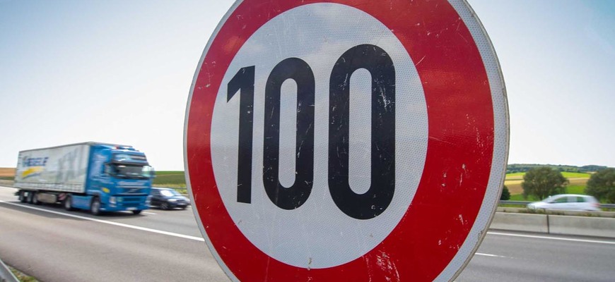 Lož odhalená! Maximálnu rýchlosť na diaľnici 100 km/h skúšali pretlačiť nepravdou