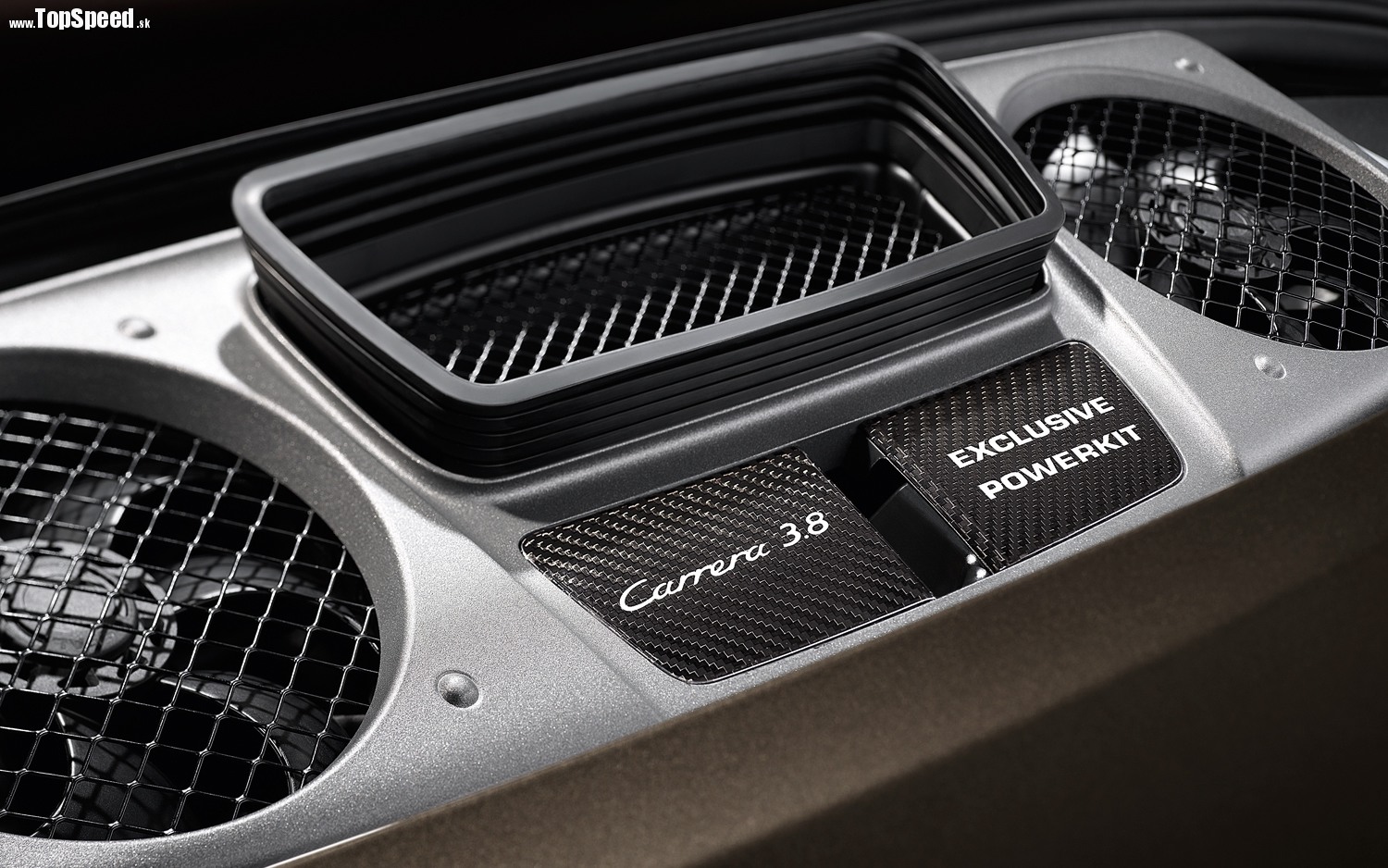 Power kit sa dolišuje od ostatných iným krytom motora