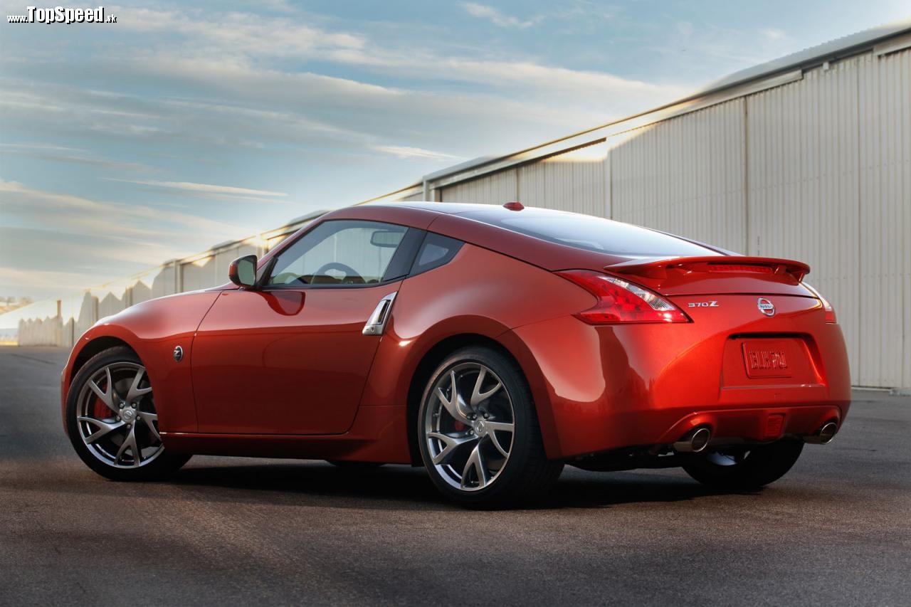 Nissan predstavil 370Z v Los Angeles pred 5 rokmi. S predajom začal v roku 2009.