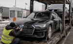 Pašovanie západných áut do Ruska: Znaky Audi a BMW prelepujú čínskymi logami