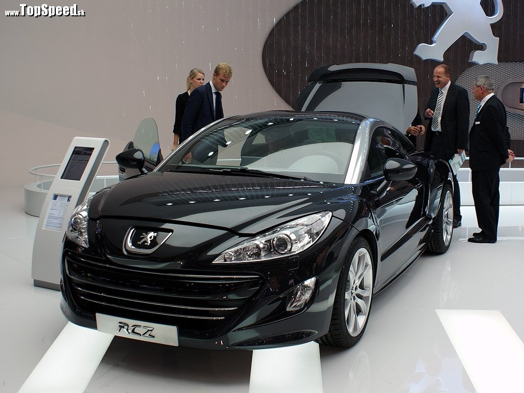 Peugeot RCZ funguje aj s tmavšou farbou, nie?