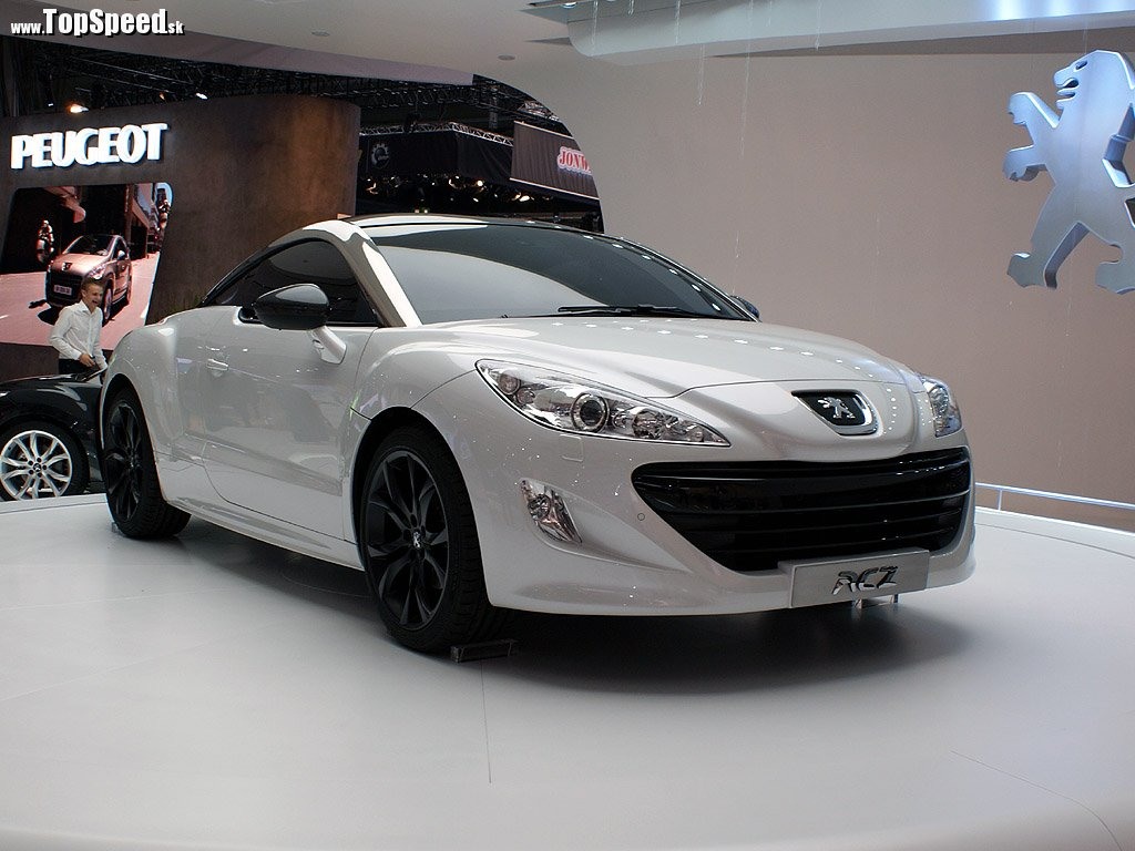 Peugeot RCZ je v bielej farbe vážne zaujímavé auto