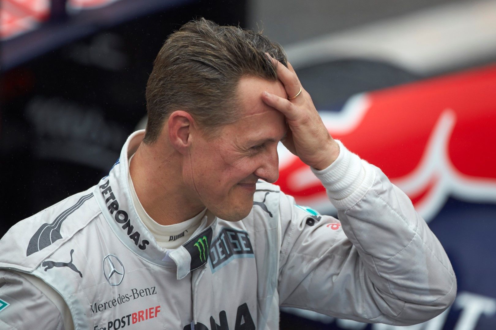 Michael Schumacher nemoze chodit, ani sa postavit