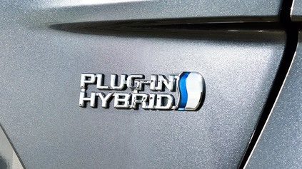 Plug in hybridom dajú v Nemecku po prstoch. Od októbra 2022 prídu niektoré o možnosť dotácie