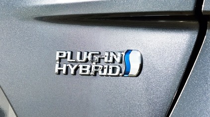 PLUG IN HYBRIDOM DAJÚ V NEMECKU PO PRSTOCH. OD OKTÓBRA 2022 PRÍDU NIEKTORÉ O MOŽNOSŤ DOTÁCIE