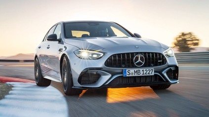 NA PAPIERI VYZERÁ NOVÝ MERCEDES-AMG C 63 ÚŽASNE. VÝMENA V8 ZA ŠTVORVALEC ALE BUDÍ ROZPAKY