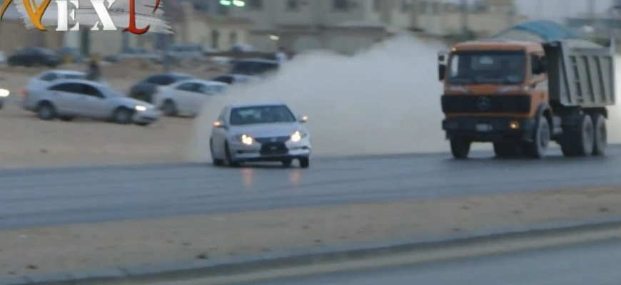  Samovražedné arabské drifterské kúsky s autami v premávke!