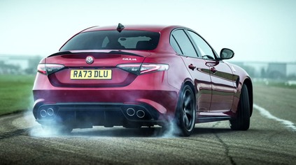 VEĽKÉ ZMENY V ALFE ROMEO. GIULIA A STELVIO OSTÁVAJÚ NA TRHU, NÁSTUPCOV ODLOŽILI!