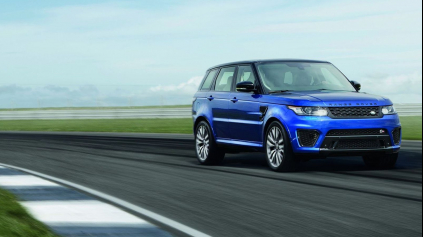 RANGE ROVER SPORT SVR VÁM VYRAZÍ DYCH NA OKRUHU A STÁLE DOKÁŽE PREBRODIŤ RIEKU