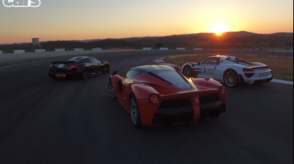 CHRIS HARRIS OTESTOVAL LAFERRARI, MCLAREN P1 A PORSCHE 918 SPYDER NA OKRUHU!