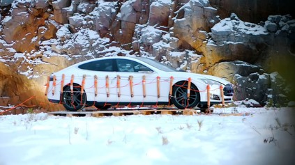 Fínsky majiteľ Tesly Model S dostal účet za výmenu batérií. Radšej ju vyhodil do vzduchu