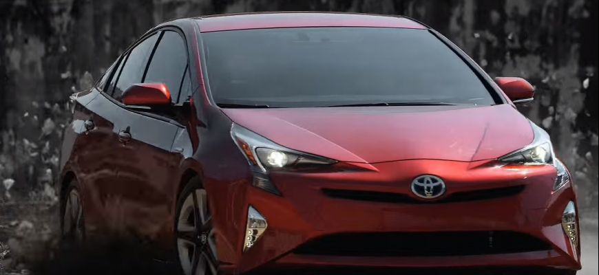 Toyota Prius nám v novej reklame driftuje?!