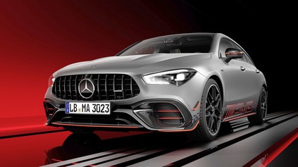 MERCEDES CLA MÁ ZA SEBOU FACELIFT, KTORÝ PRINÁŠA ELEKTRIFIKÁCIU VŠETKÝCH BENZÍNOVÝCH VERZIÍ