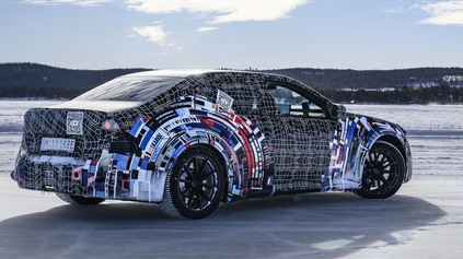 ELEKTRICKÉ BMW M3 DOSTANE ZVUK Z V10 M6 A INÝCH SPAĽOVÁKOV DIELNE M