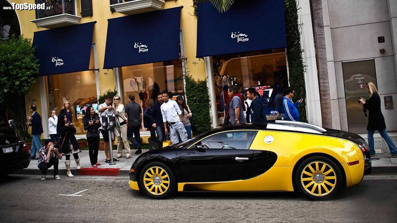 Jeho Bugatti pred najdrahším butikom sveta