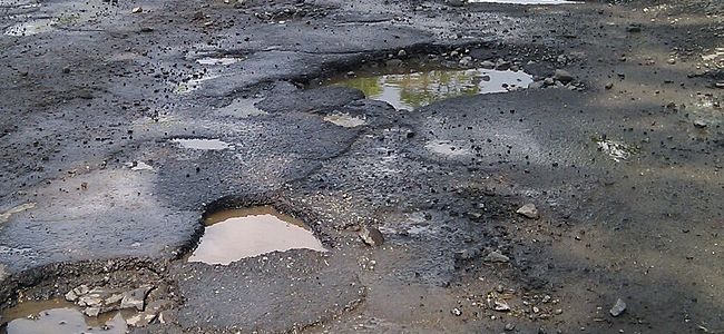 Poškodili ste si auto na výtlkoch? Nádej na náhradu škody žije