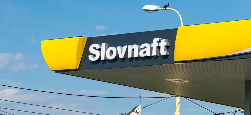 Motoristi budú tankovať palivá z inej ropy ako doposiaľ. Dôležitá zásielka pre Slovnaft!