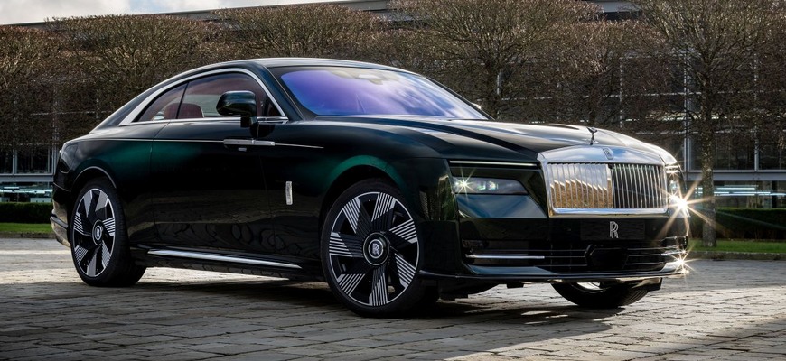 Rolls-Royce odkladá vývoj elektromobilov. A to chcel byť v roku 2030 už len batériový!