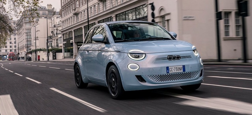 Elektrický Fiat 500 sa nepredáva podľa predstáv, možno ho čaká spaľovací motor