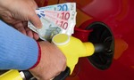 Lacné ceny tankovania? Ešte si to užite, nové reštrikcie EÚ ich vyženú k 3 eurám za liter!