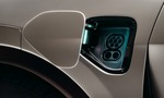 Facka pre Bentley. Britský panovník kráľ Karol III. si objednal čínsky elektromobil!