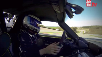 WALTER ROHRL STRATIL KONTROLU NAD PORSCHE 918 SPYDER PRI 200 KM/H A NABÚRAL