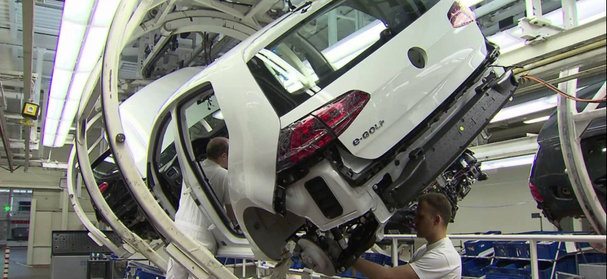 VW zastavuje výrobu Golfu, dodávateľ dielov mu uštedril tvrdý úder