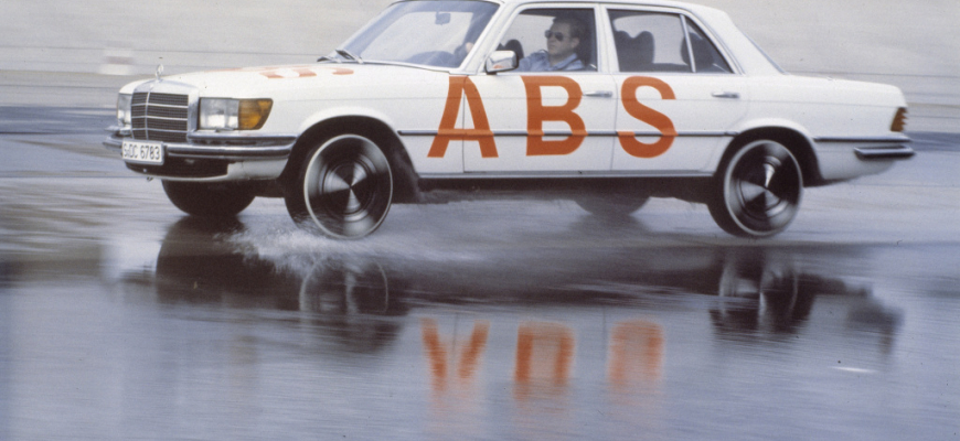 Mercedes ABS predstavil pred 40 rokmi