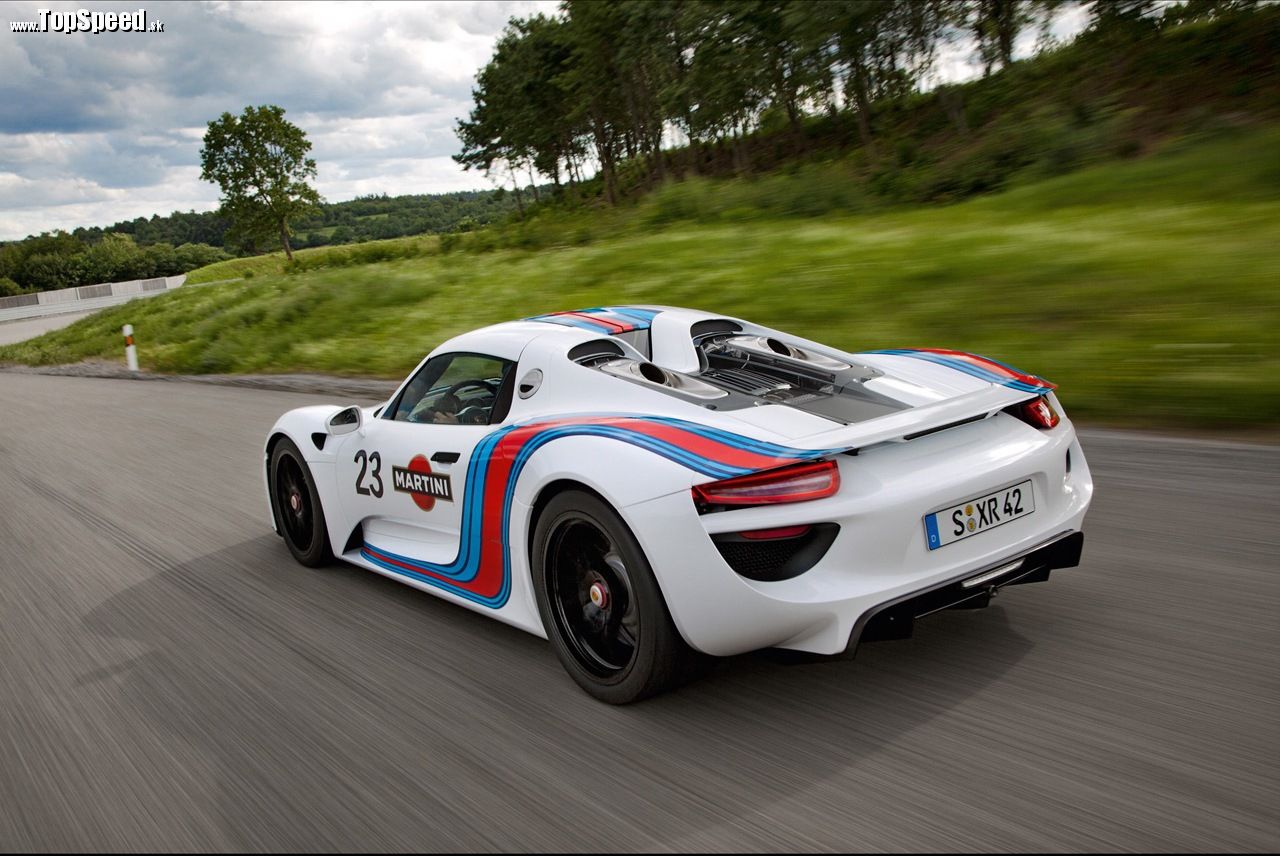 Farby Martini Racing dodali novému Porsche pretekársky vzhľad.