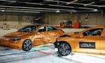Benzín proti elektrine: Mercedes poslal dve CLA do tvrdej zrážky