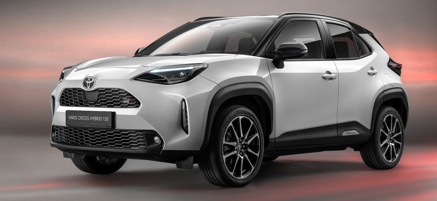 Toyota Yaris Cross prišla pri technickom facelifte o základný motor, nahradí ho silnejší hybrid