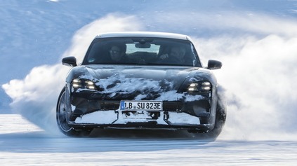 VYNOVENÉ PORSCHE TAYCAN MÁ ZA SEBOU VŠETKY NÁROČNÉ TESTY