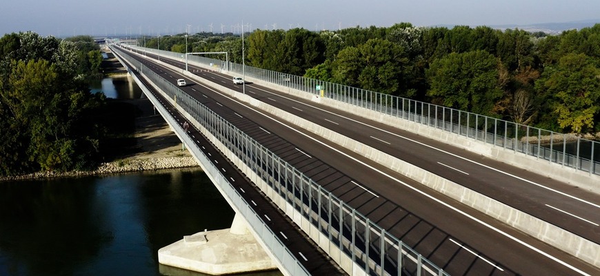 Problém pre diaľničný obchvat Bratislavy, varoval poslanec. Nemá nová diaľnica všetky povolenia?