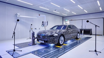 BMW testuje protihlukovú izoláciu a akustický komfort i7 v novom výskumnom centre