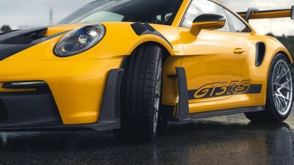 PORSCHE A MICHELIN SPOLOČNE VYVINULI ŠPECIÁLNE PNEUMATIKY NA MOKRÉ OKRUHY