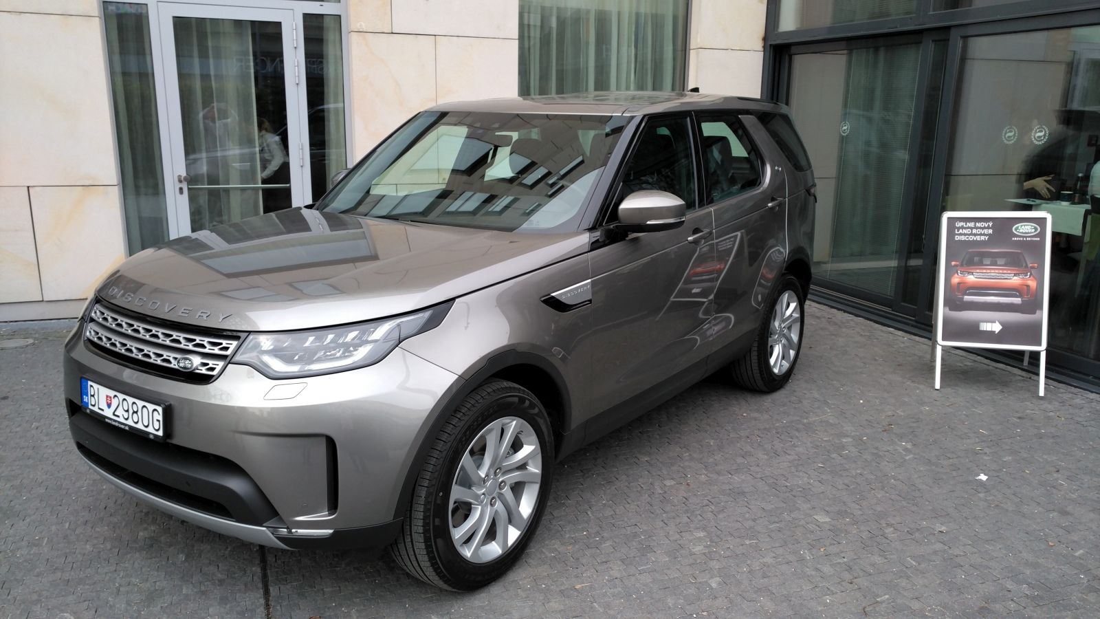 2017 Land Rover Discovery5 v predaji na Slovensku