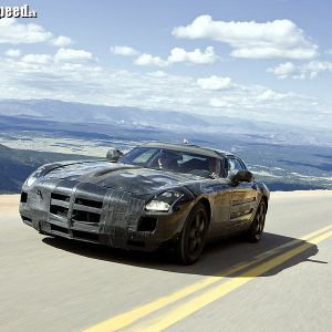 <p>Mercedes-Benz SLS AMG pri testoch</p>