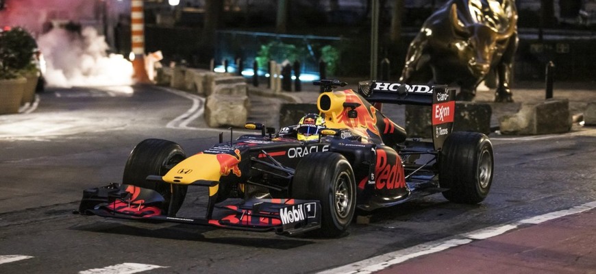 Gymkhana v podaní Red Bull Racing. Sergio Pérez v hlavnej úlohe na ceste z New Yorku do Miami