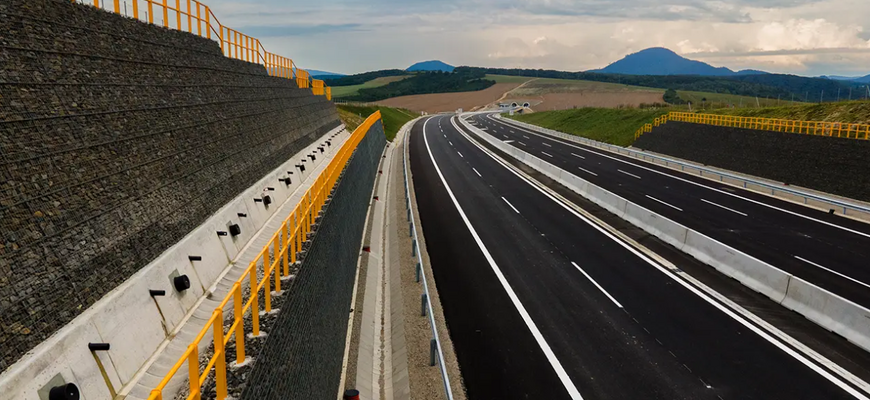 Nová diaľnica z Grécka do Litvy pôjde rovno cez Slovensko! Udial sa kľúčový krok na R4