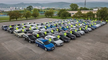 ŠKODA SUPERB A OCTAVIA V SLUŽBÁCH POLÍCIE SR, NOVÉ NEOZNAČENÉ AUTÁ UŽ JAZDIA PO CESTÁCH