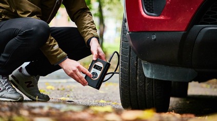 OSRAM TYREINFLATE 4000 - KOMPAKTNÝ POMOCNÍK PRE HUSTENIE PNEUMATÍK